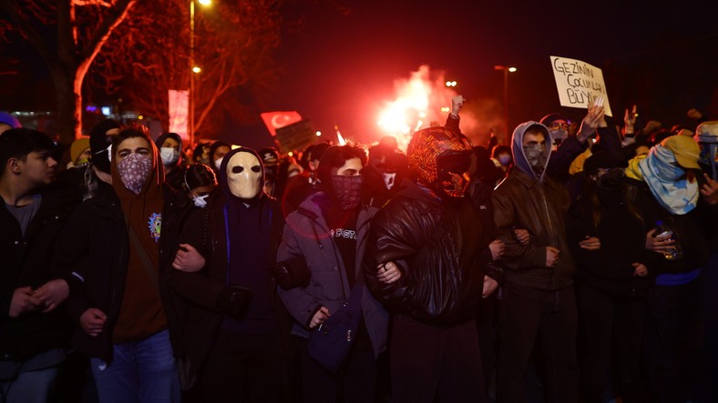 Gigantyczne protesty w Turcji. Demonstranci starli się z policją