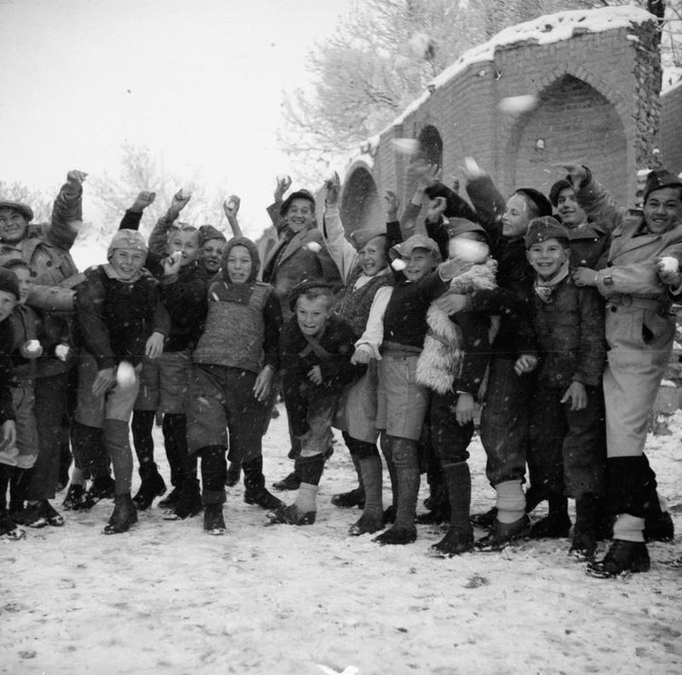 „Matka mówiła, żeby broń Boże w nikim się nie zakochała. Bo przecież zaraz wracają do Polski”. Historia, o której nie uczy się w szkole