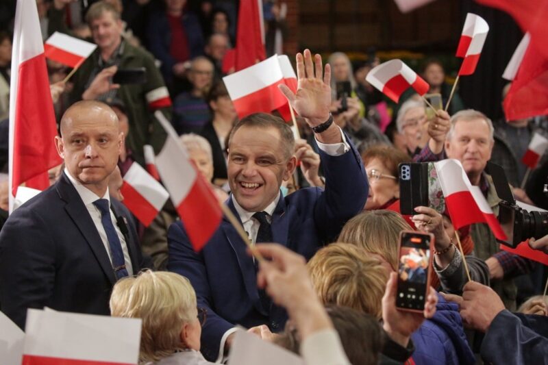 Szefernaker: „Sondaże kreują alternatywną rzeczywistość”