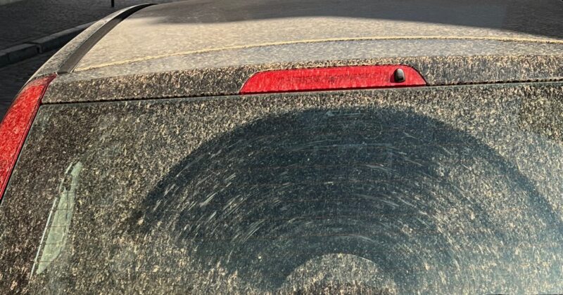 Czy pył znad Sahary jest groźny dla zdrowia Ekspert wyjaśnia