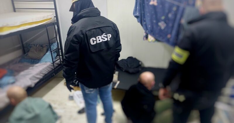 Nielegalna fabryka pod Rawą Mazowiecką. W środku uwięzieni pracownicy