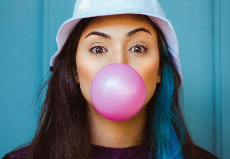 Żucie gumy uwalnia mikroplatik