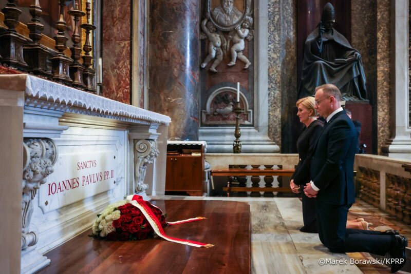 Para Prezydencka modliła się przy grobie św. Jana Pawła II