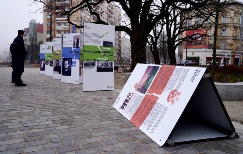Akt wandalizmu w Szczecinie! Zdewastowano wystawę IPN