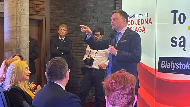 Szymon Hołownia became a scapegoat at rallies. "It's terribly boring here"