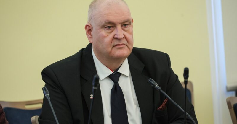 Zamrożenie wypłat dla sędziów TK to pójście o krok za daleko? „Dość ordynarne”