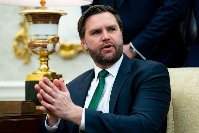 „Od Ameryki po Europę”. J.D. Vance zdradził się ze swoją strategią. „Cywilizacyjne samobójstwo”