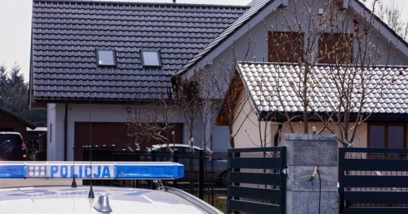 Tragedia w domu w Prusicach. Sąsiedzi o sprawcy. „Nerwowy, czasem agresywny”