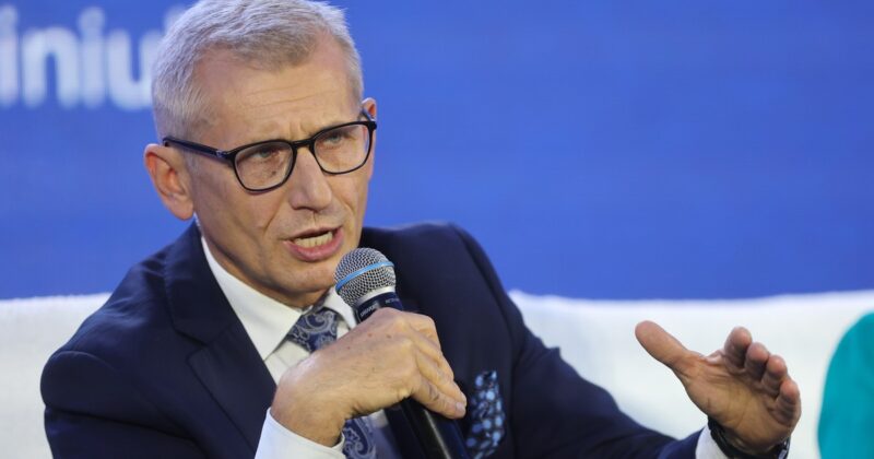 "Big Boo" demands an apology from the PO senator. It concerns his acquaintance with Karol Nawrocki