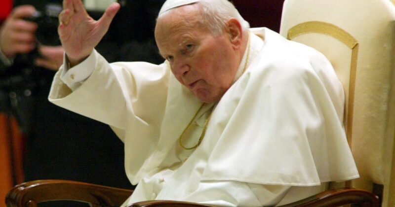 20 lat od śmierci Jana Pawła II. Autorytet papieża nie słabnie