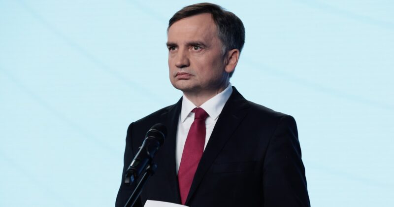 „Stan wyjątkowy”. Zbigniew Ziobro unika aresztu. „Orzeczenie jest dla PiS bardzo niekorzystne”