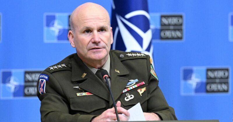 „Rosja będzie rosnącym zagrożeniem”. Dowódca NATO w Europie przestrzega