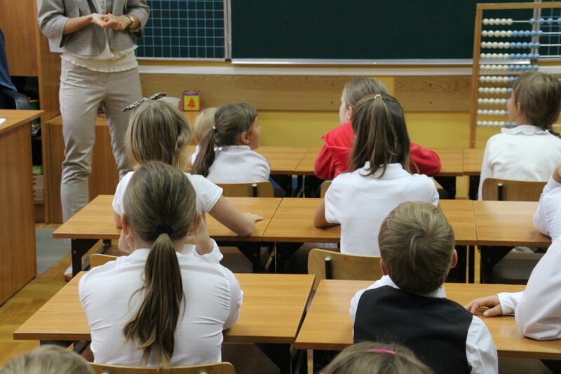 Katecheza powróci do salek parafialnych? Bp Osial zaprzecza