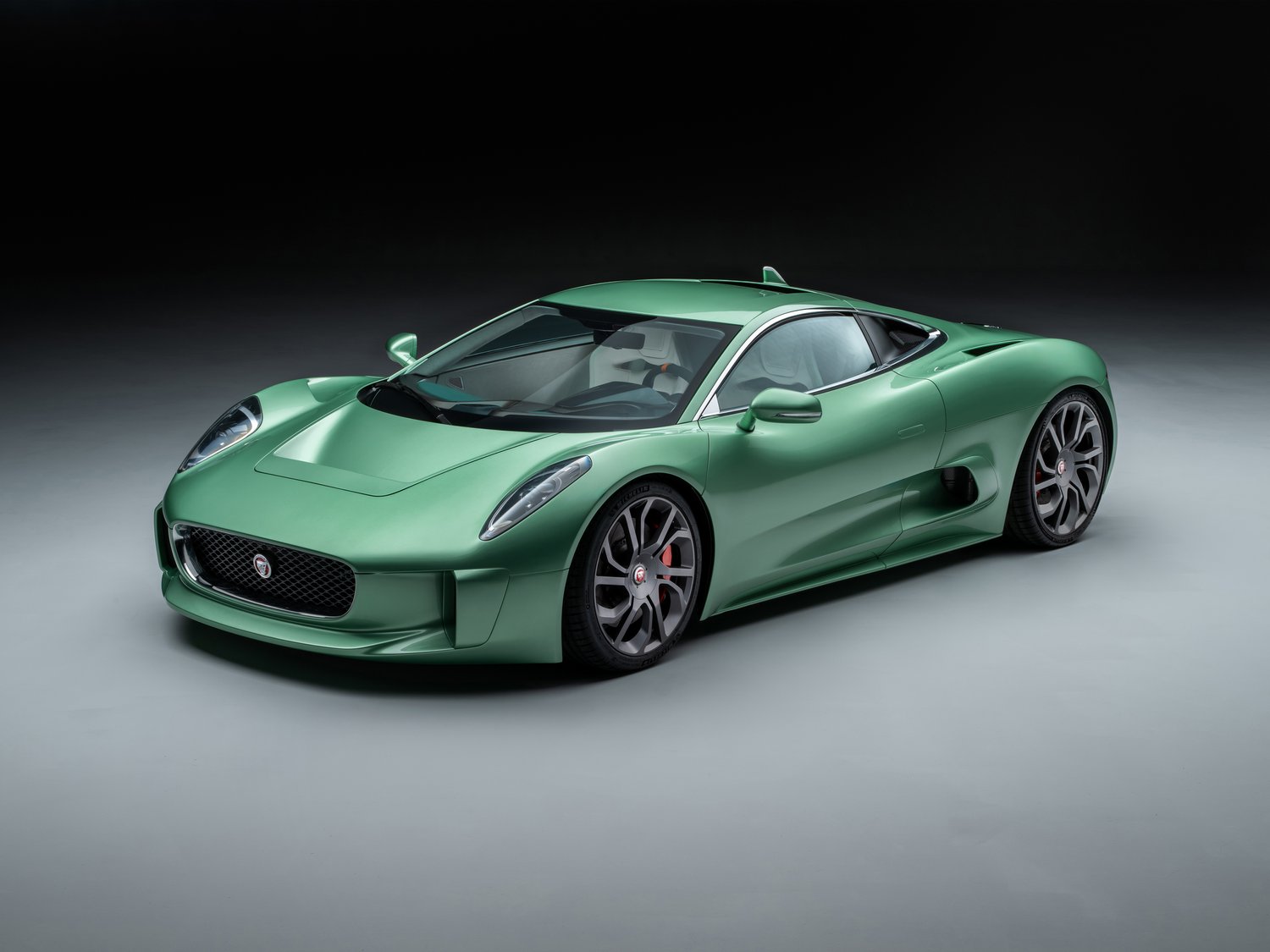 James Bond ma powody do obaw? Nowe wcielenie Jaguara C-X75