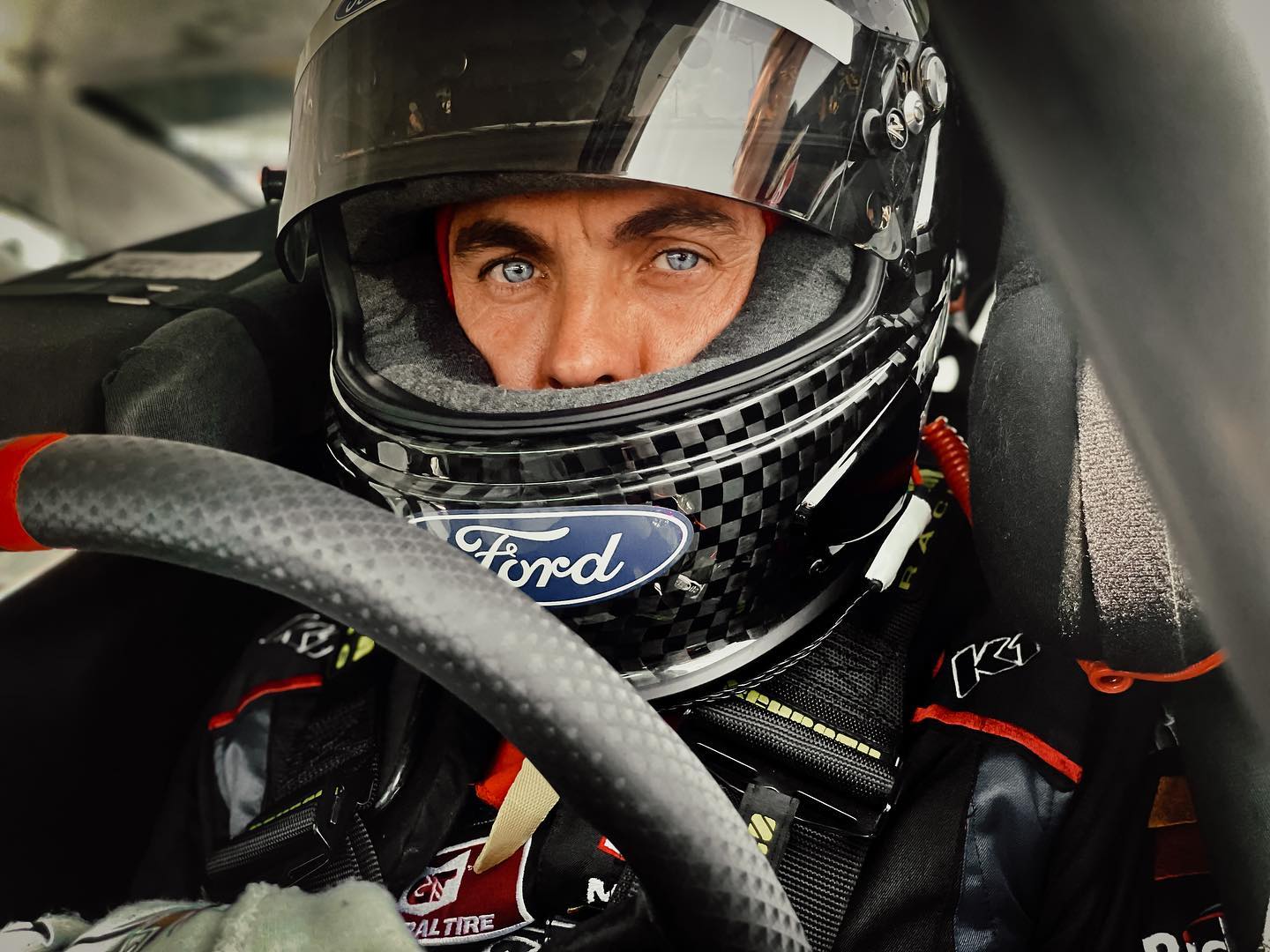 Z planu „Zwariowanego świata Malcolma” do… NASCAR