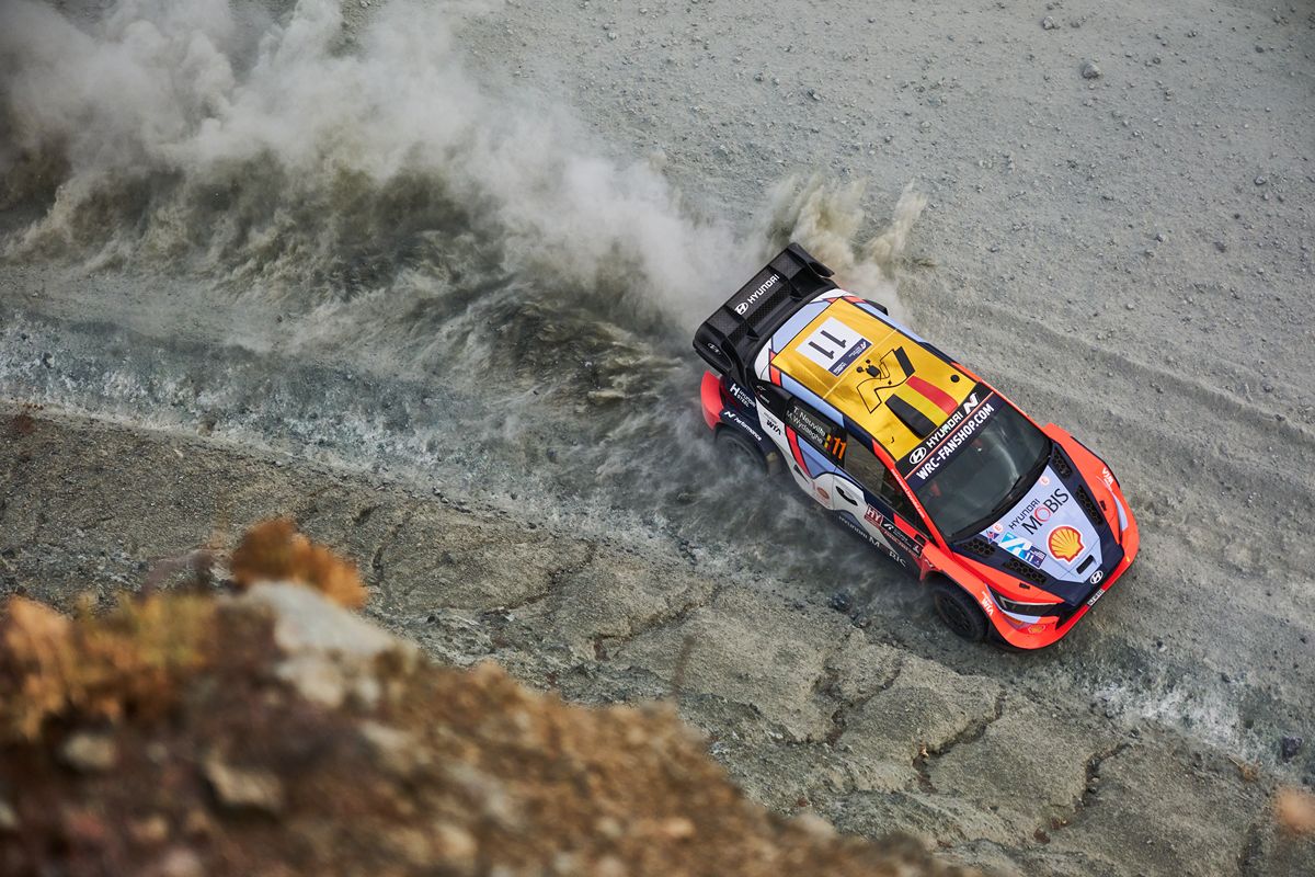 Neuville powiększa prowadzenie w WRC po sobotnim etapie Rajdu Akropolu