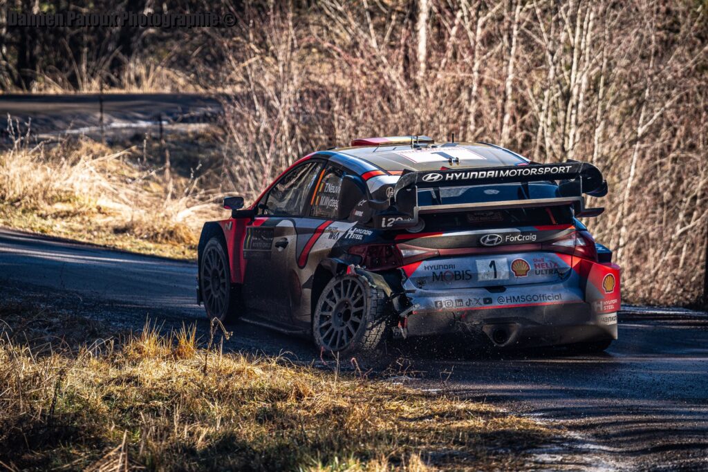 Monte-Carlo: dramat Neuville’a, mistrz świata „urywa” koło [wideo]