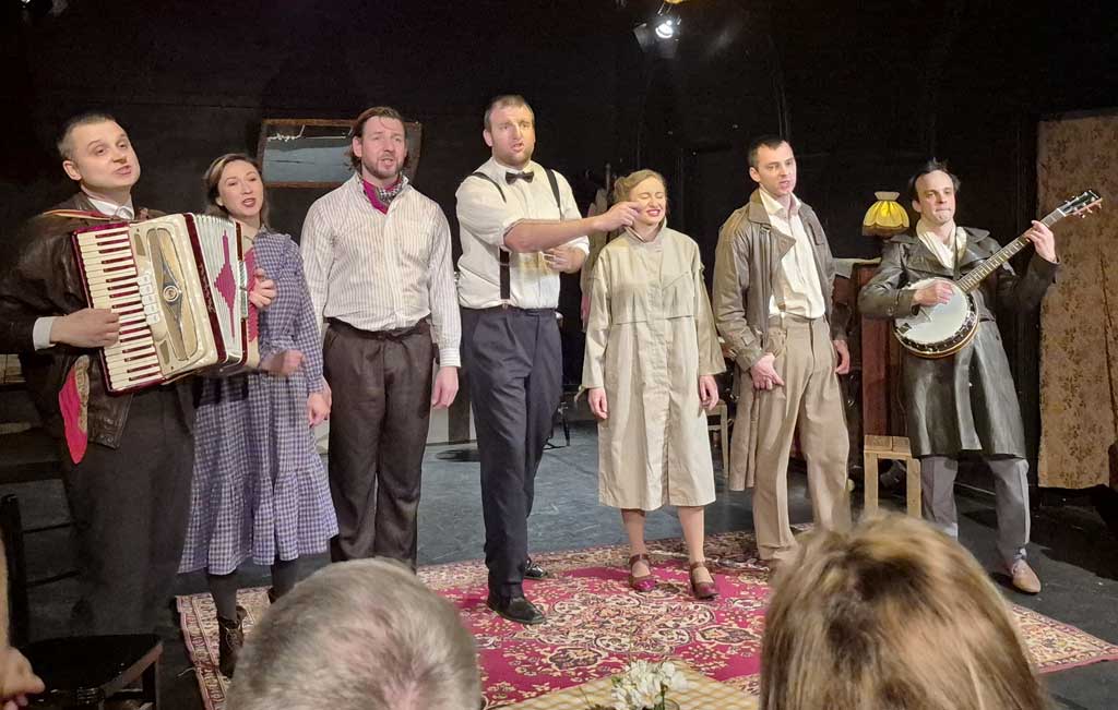 Warszawski Teatr Baza – rozmowa z jego założycielem, reżyserem i prezesem Tomaszem Zadróżnym