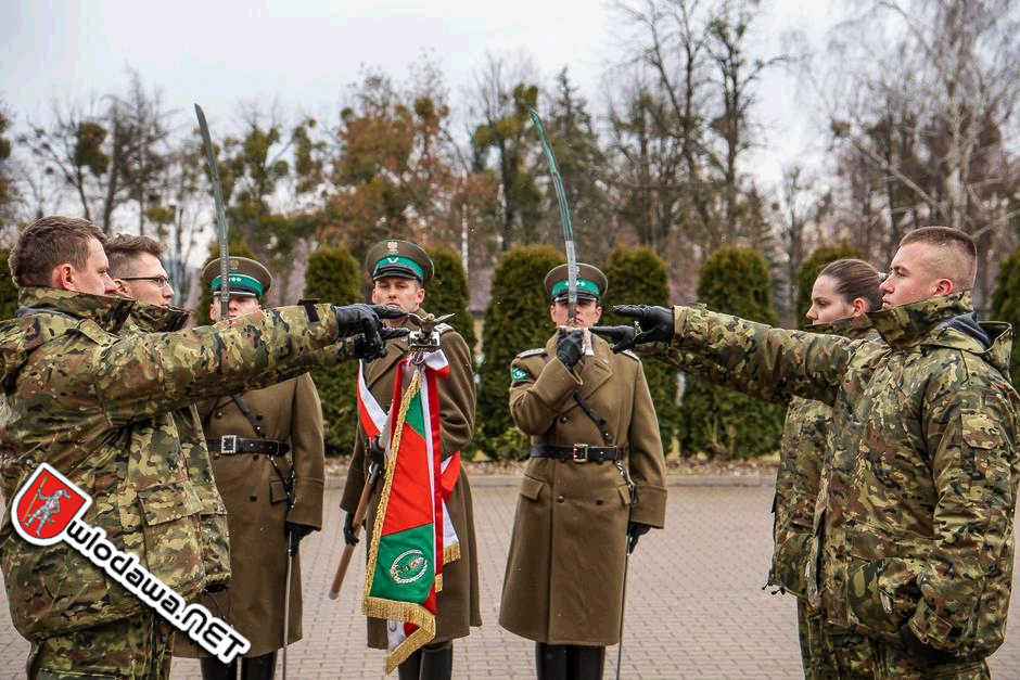 Chełm: Ślubowania nowych funkcjonariuszy i pożegnania komendanta strażnicy granicznej w Sławatyczach /wideo/