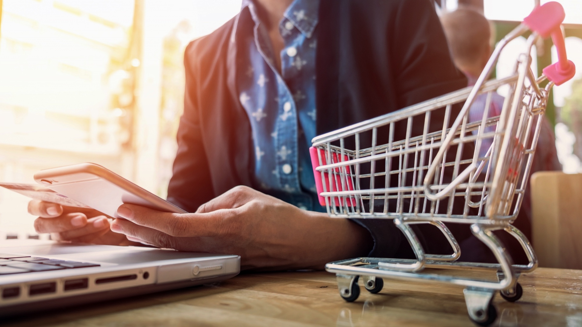 Sklep internetowy od zera – jak oprogramowanie wpływa na sukces e-commerce?