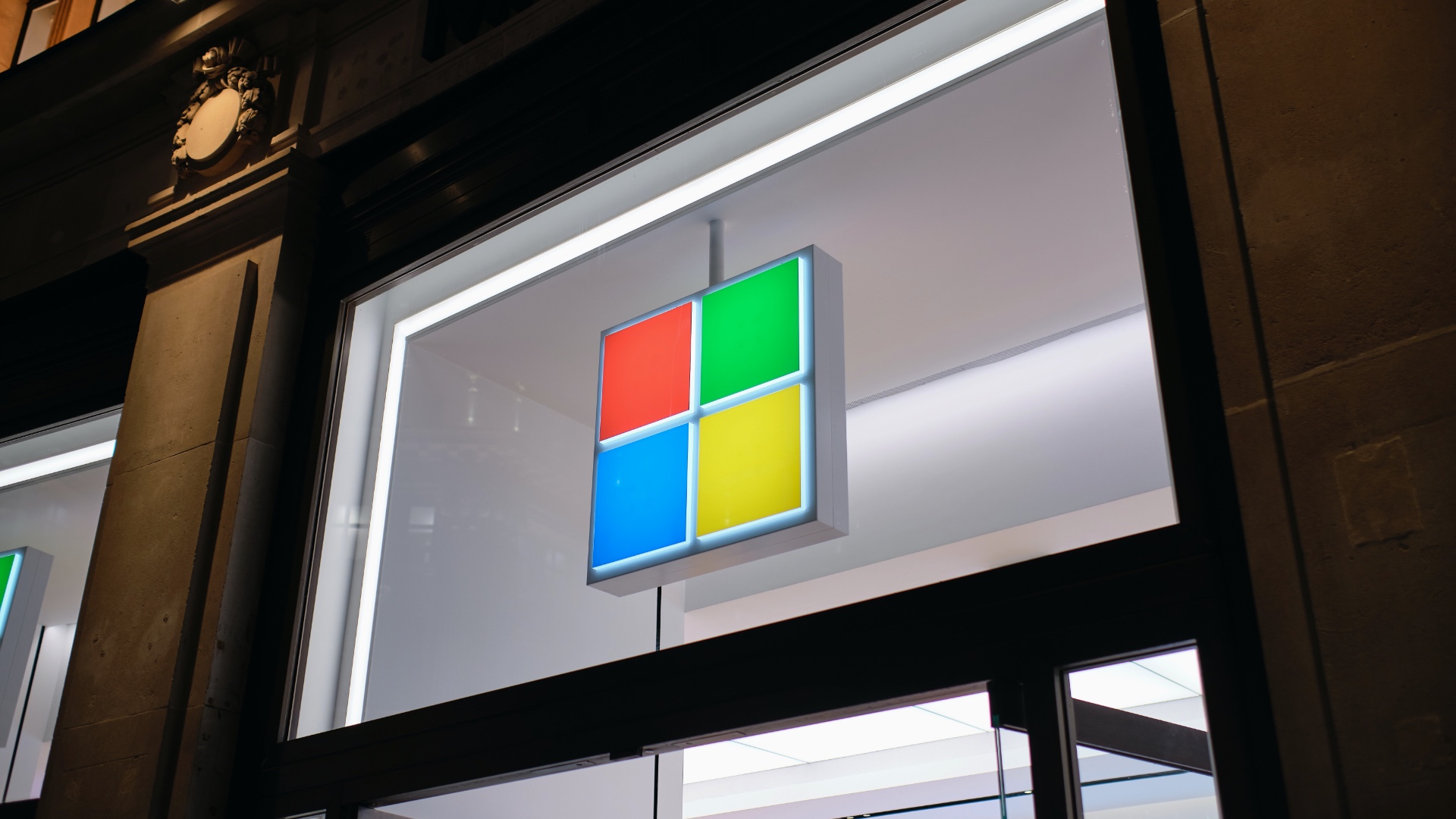 Microsoft zainwestuje 80 miliardów dolarów w centra danych AI w USA