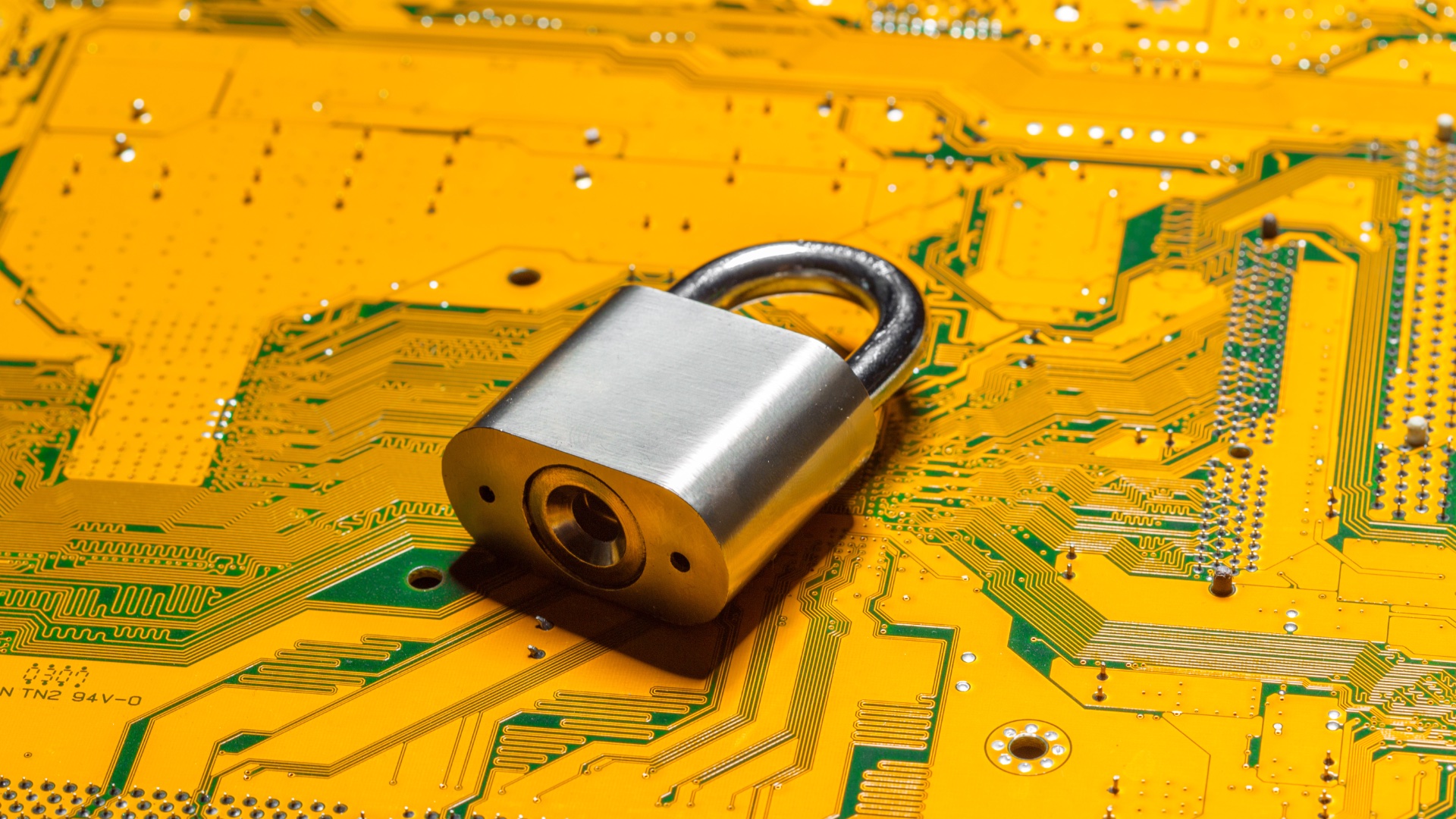 83% firm ofiarami cyberataków – dlaczego hakerzy mają przewagę? Alarmujące dane z raportu KPMG
